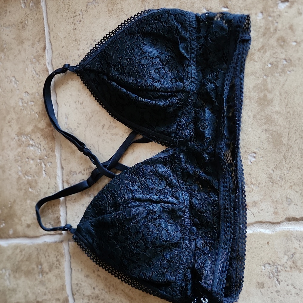 Xhilaration black lace bralette wimans size small